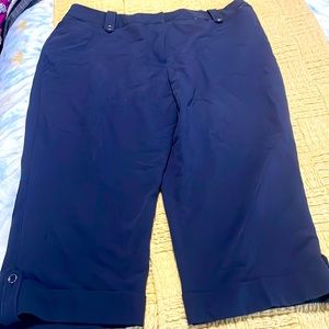Roz and Ali navy blue Capri dress pants